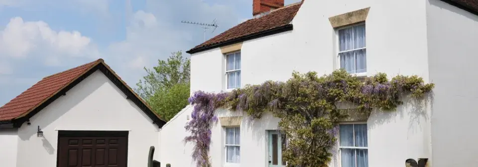 Hranice pozemku v realitě: Ploty, garáže a chyby, které stojí statisíce