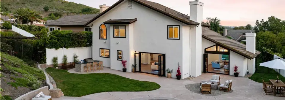 Terasa, která plynule přechází v zahradu: inspirace z přírodních realizací