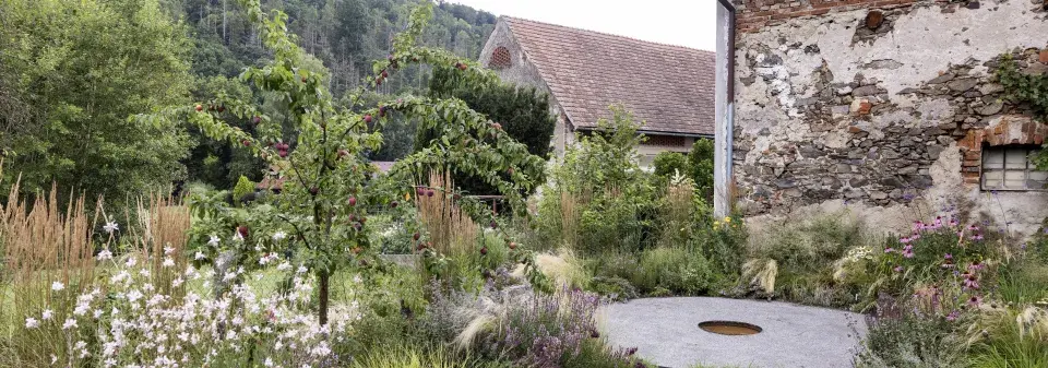 Mlatové plochy v zahradě: Přirozená krása v detailu