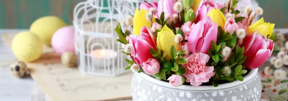 Jak vytvořit jarní výzdobu z tulipánů, karafiátů a zeleně