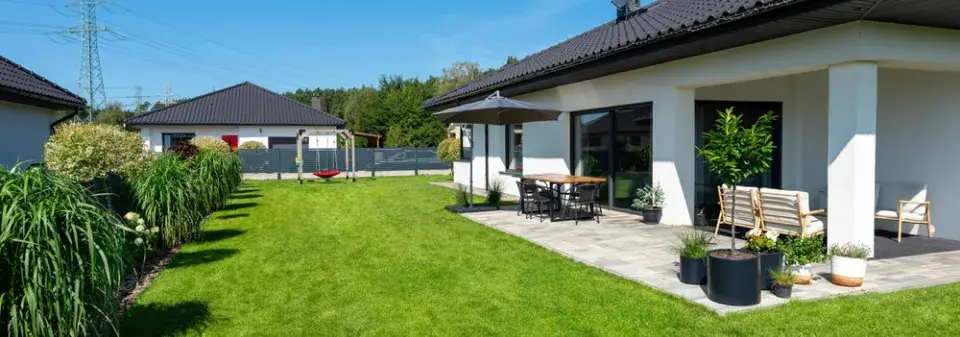 10 inspirativních teras ze dřeva, kompozitu i jako moderní betonová řešení pro rodinné domy