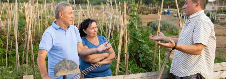 Práce na zahradě, které mohou vadit sousedům