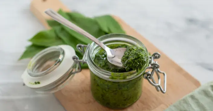 Pesto z medvědího česneku Pesto z medvědího česneku