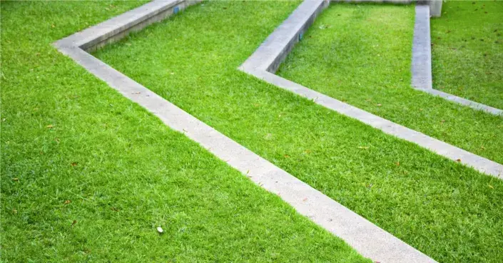 Zatravněné schody Zatravněné schody