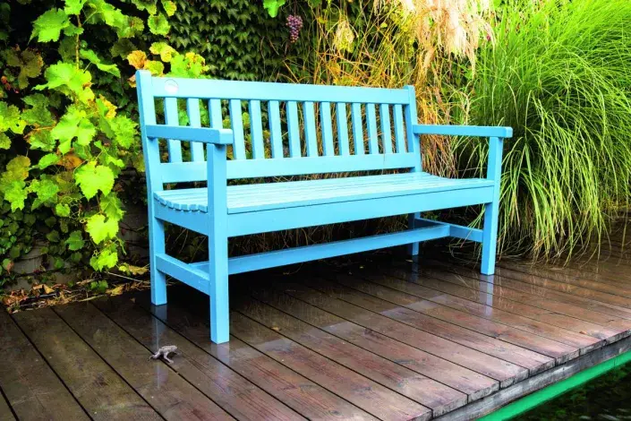 Lavice tyrkysové barvy