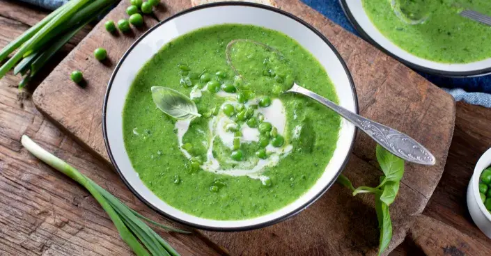 Krémová hrášková polévka s pepřem Krémová hrášková polévka s pepřem