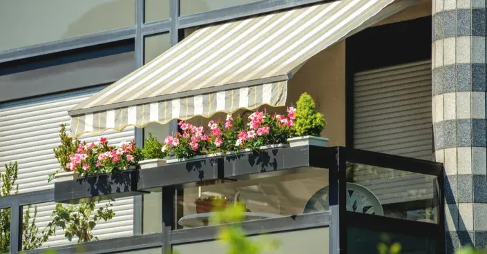 Balkonová markýza Balkonová markýza