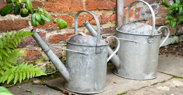 Plechové zahradní konve Plechové zahradní konve