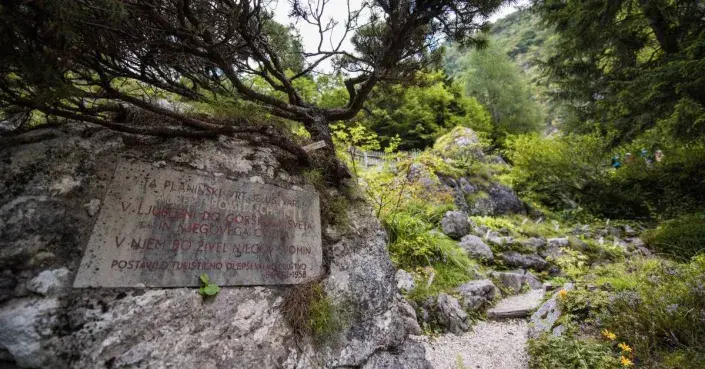 Alpinum Juliana Alpinum Juliana