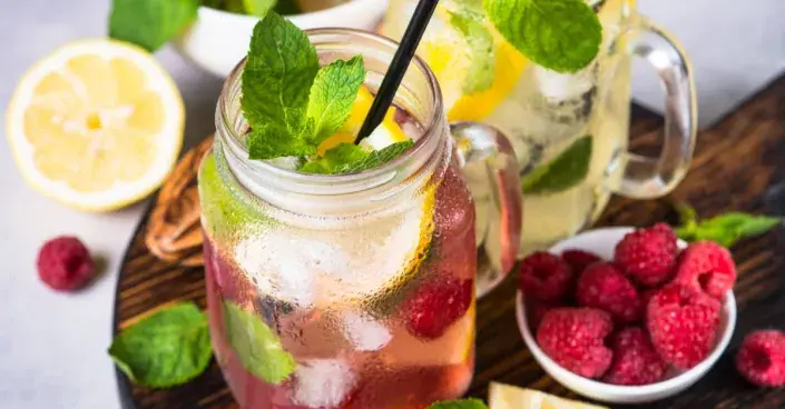 Domácí limonáda z ovoce Domácí limonáda z ovoce