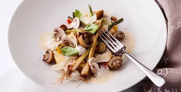 Gnocchi z ricotty a sýru Asiago s houbovou omáčkou Gnocchi z ricotty a sýru Asiago s houbovou omáčkou