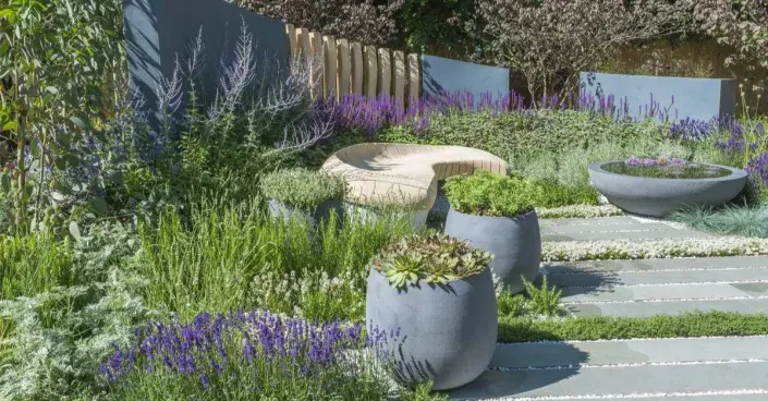 Sezení v zahradě Sezení v zahradě