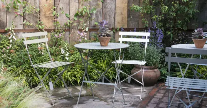 Zahradní nábytek na terase