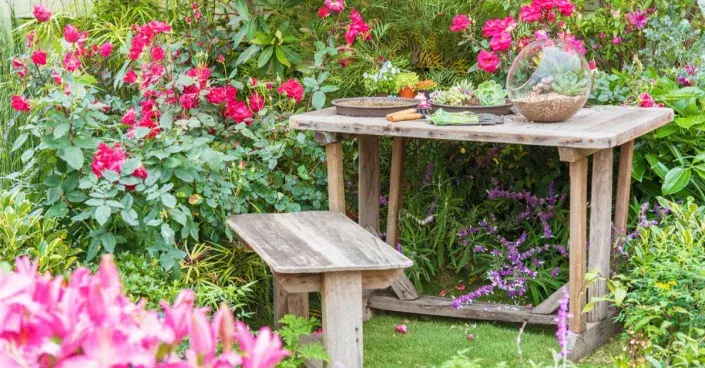 Pracovní kout v zahradě Pracovní kout v zahradě