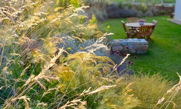 Sezení v zahradě Sezení v zahradě