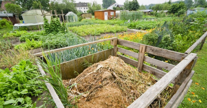 Kompost v zahradní kolonii