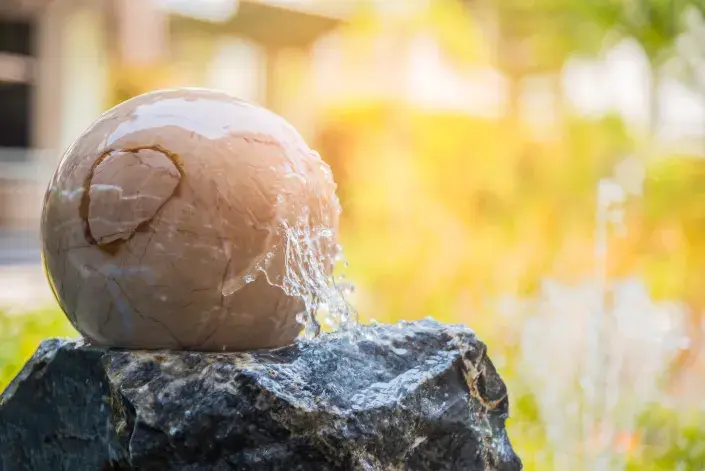 Vývěrový kámen ve tvaru koule Vývěrový kámen ve tvaru koule