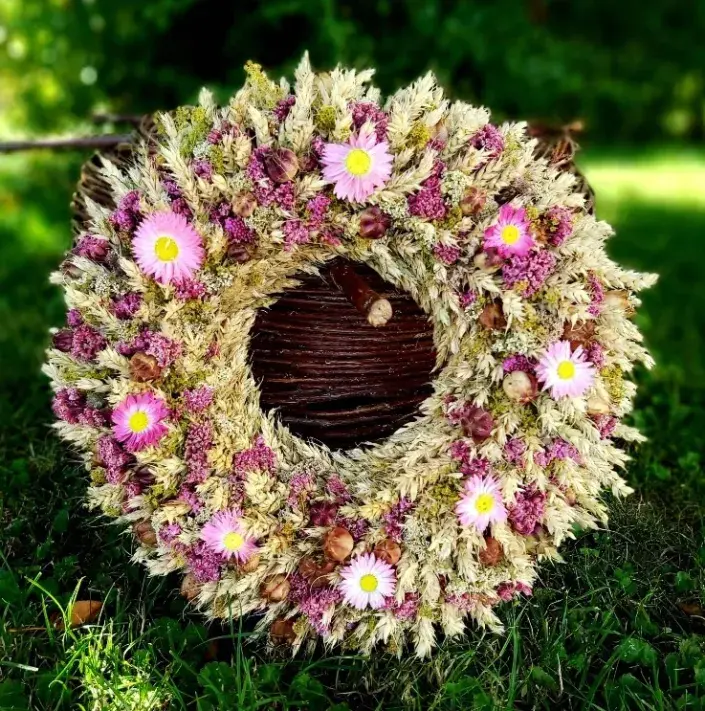 Věnec ze sušených rostlin