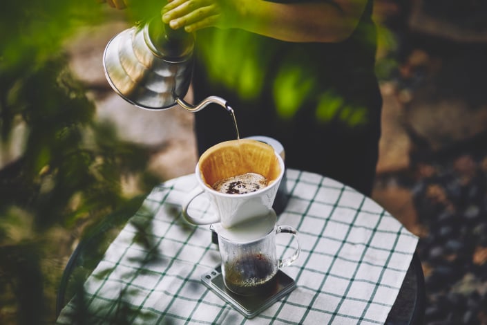Šálek kávy prospěje vám i zahradě