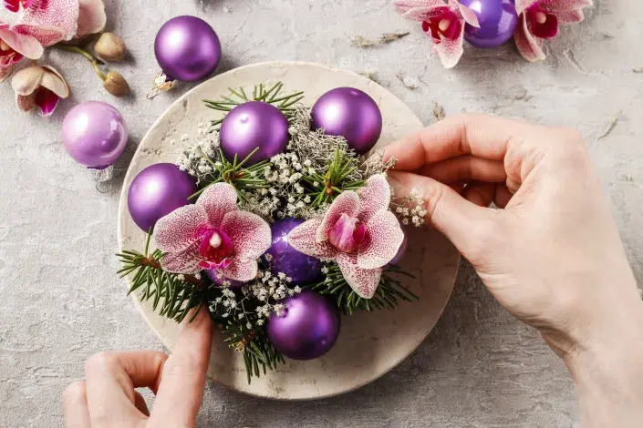 Vánoční květinová dekorace