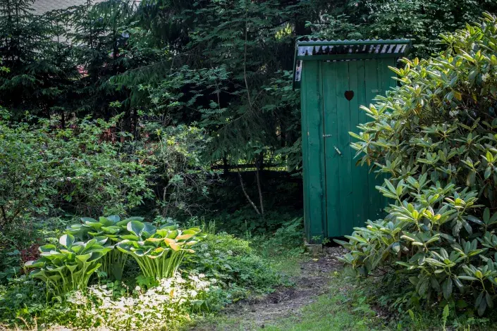 suchá toaleta zahradní kadibudka