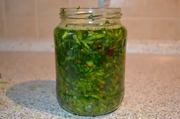 Nakrájenou lichořeřišnici zalejte lihem