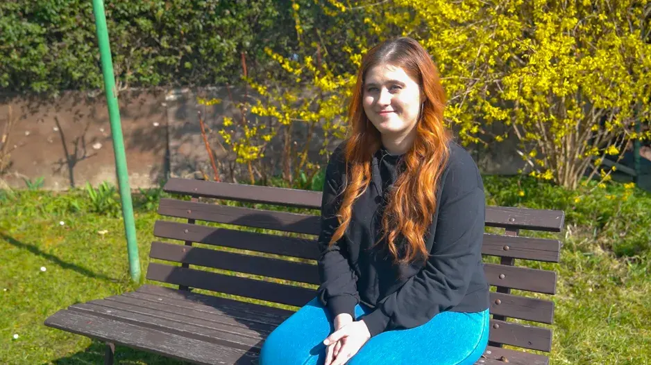 Zpěvačce Elis Mraz konečně rozkvétá její pražská zahrada: Výhled na město je odtud božský, říká