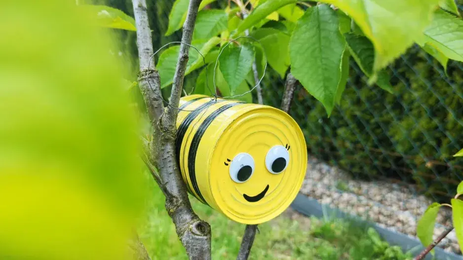 DIY: Vyrobte s dětmi ten nejkrásnější hmyzí hotel, který rozzáří vaší zahradu