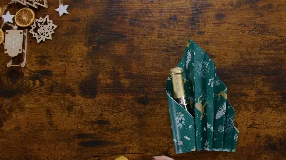 Nejlevnější cesta k luxusnímu dárku: Z lahve uděláte vánoční skvost bez námahy