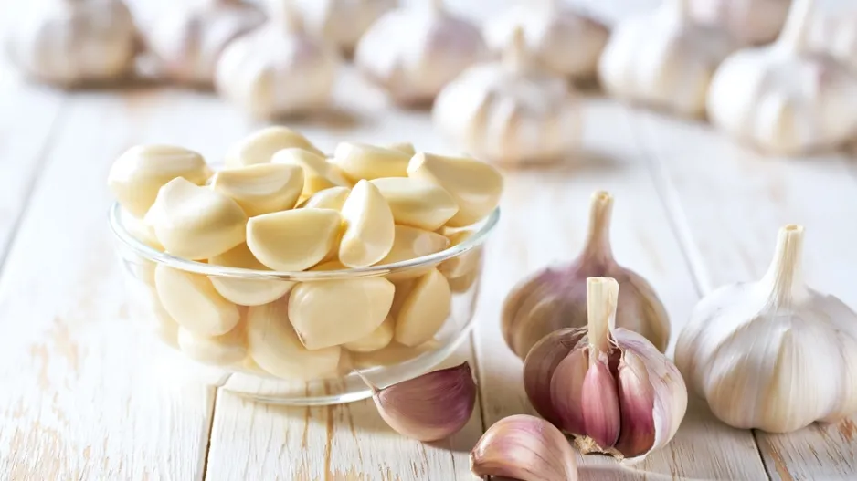 Výsadba česneku, pokud se tak nestalo na podzim a půda není zmrzlá