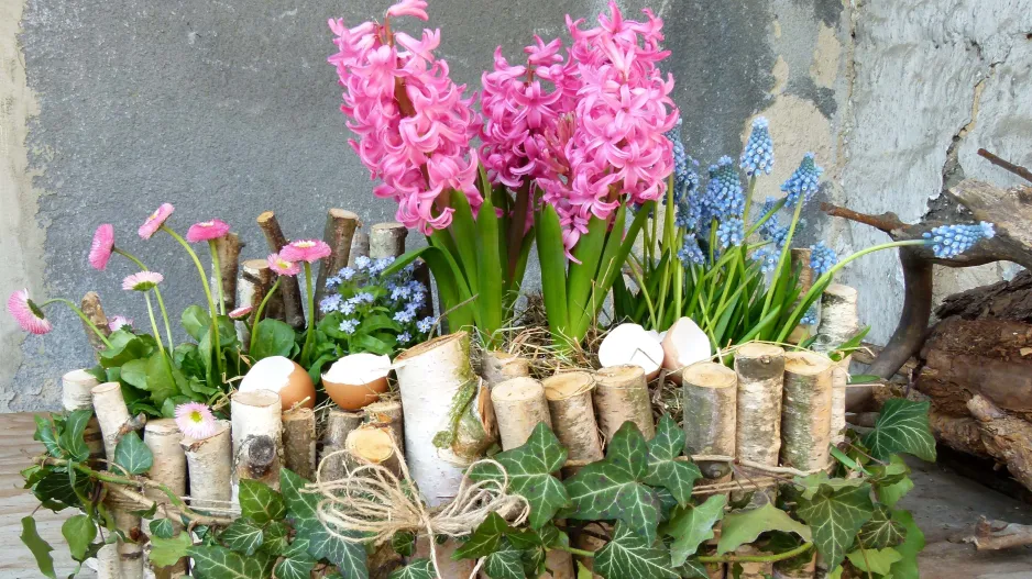 Velikonoční dekorace, truhlík