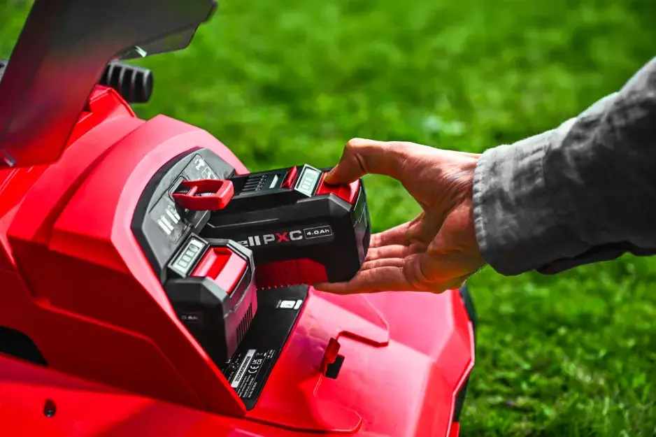 Jarní péče o trávník