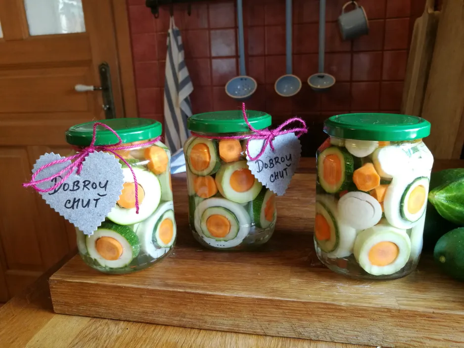 Nakládaná zelenina Nakládaná zelenina