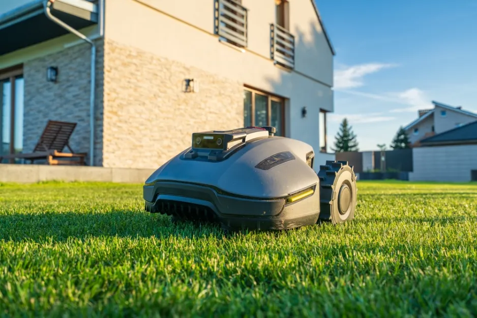 Hnojení trávníku po robotickém sečení je jiné Hnojení trávníku po robotickém sečení je jiné