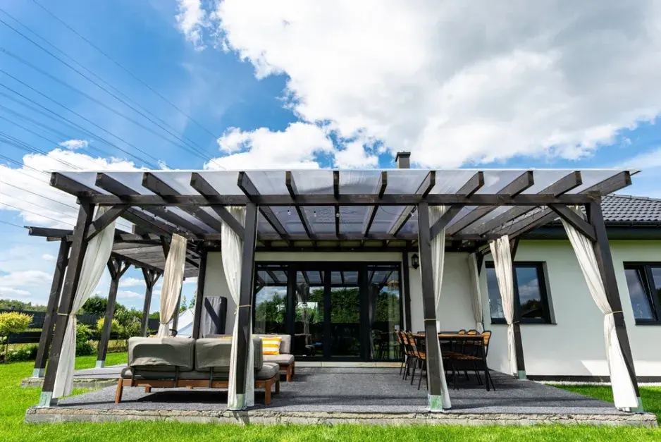 Zastřešená pergola a různé pohledy práva Zastřešená pergola a různé pohledy práva