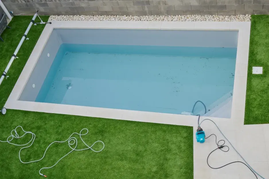 Vypouštění bazénu na konci sezony Vypouštění bazénu na konci sezony