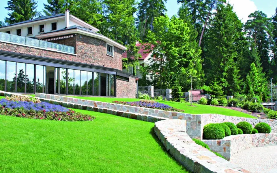 Přístupová cesta k domu