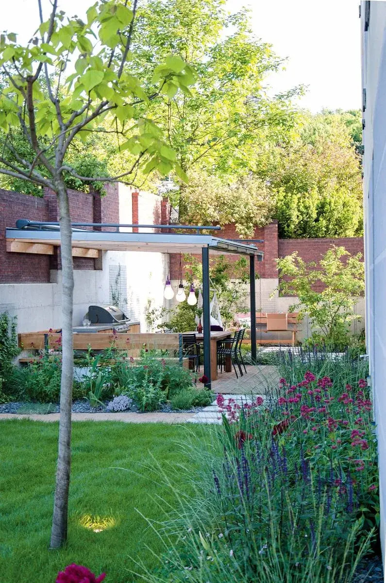 Terasa obklopená zelení