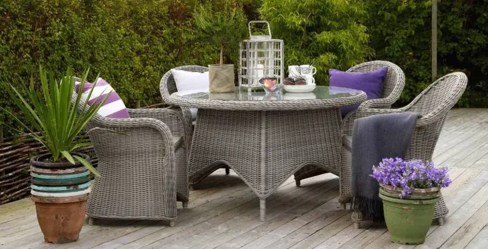 Zahradní nábytek z ratanu