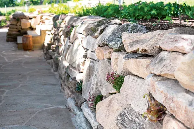 Kámen z místního zdroje