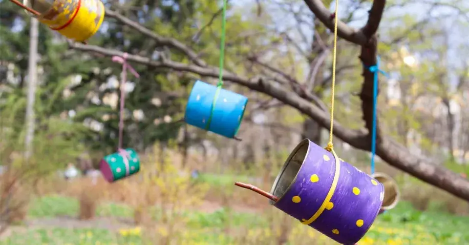 Ptačí krmítko z plechovky