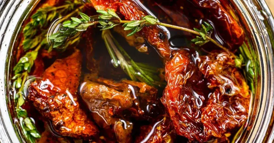 Sušená rajčata zalitá olejem