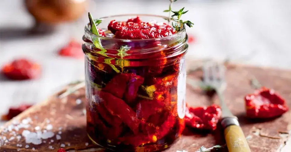 Sušená rajčata naložená do oleje