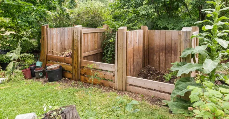 Tříkomorový stavebnicový kompostér