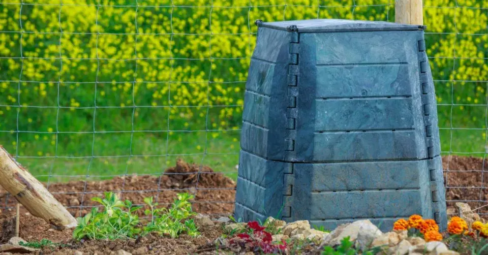 Plastový termokompostér