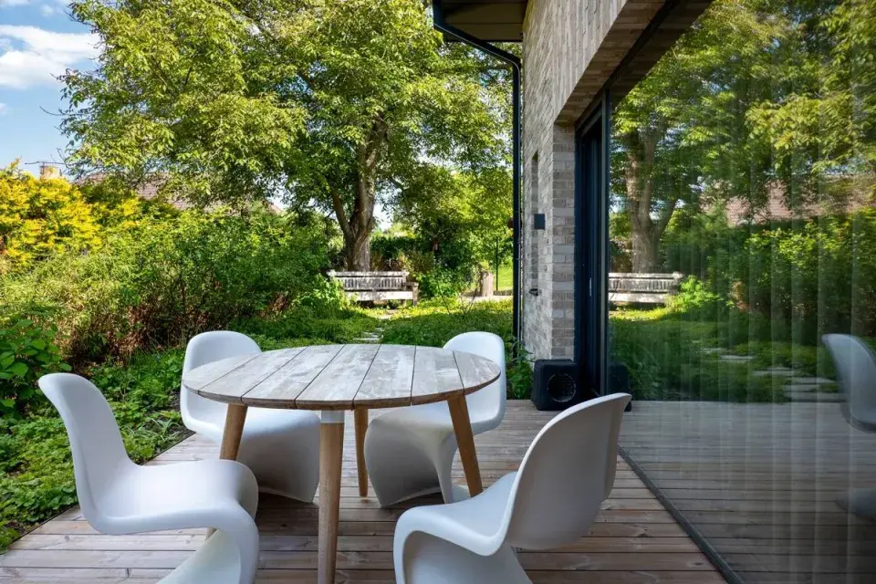 Terasa s venkovním nábytkem