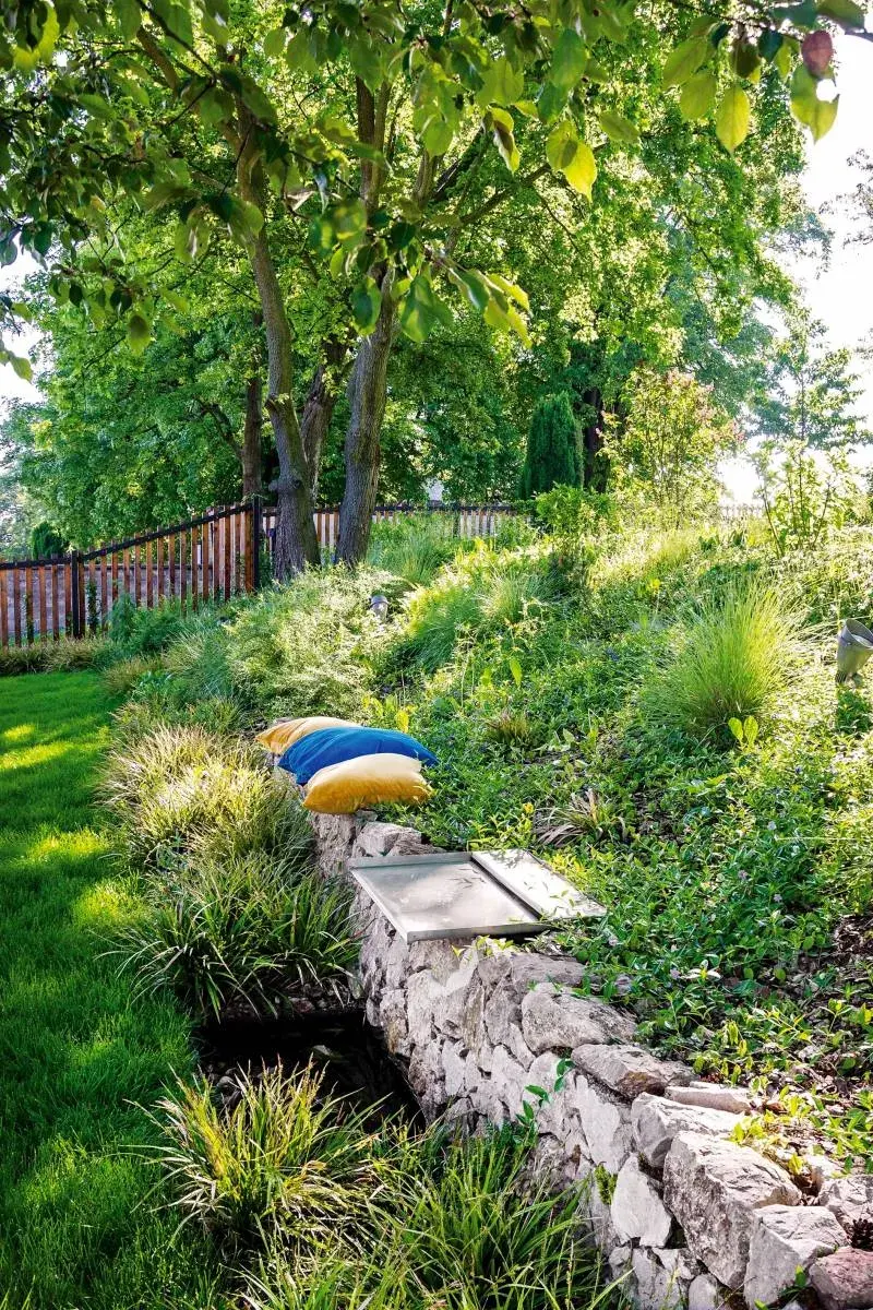 Suchá zídka s polštáři