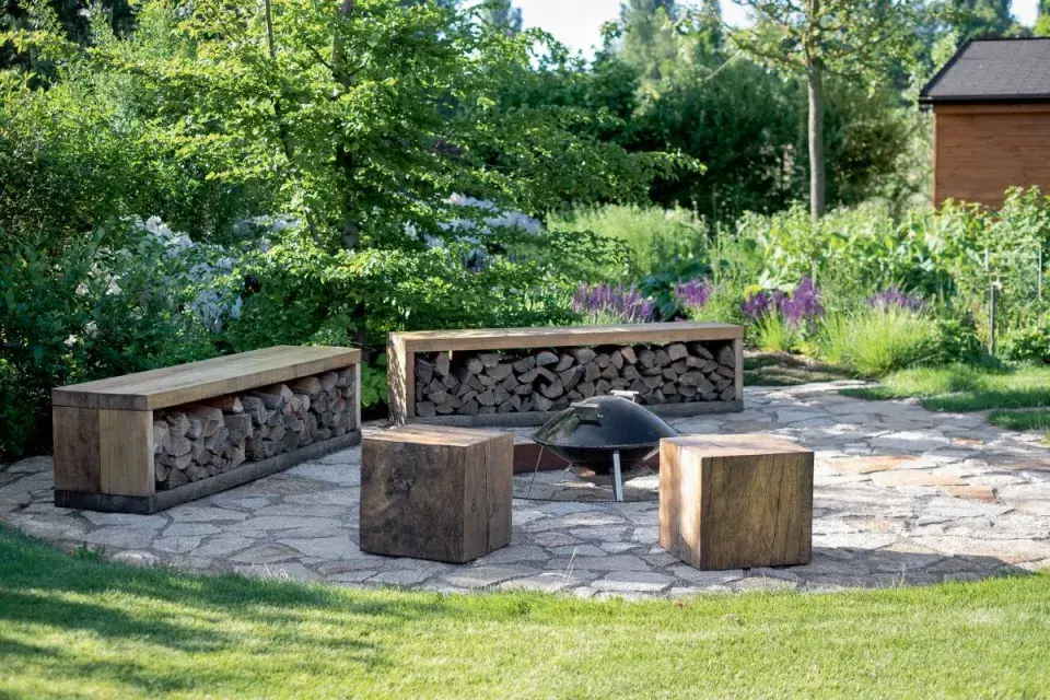 Ohniště a sezení kolem něj