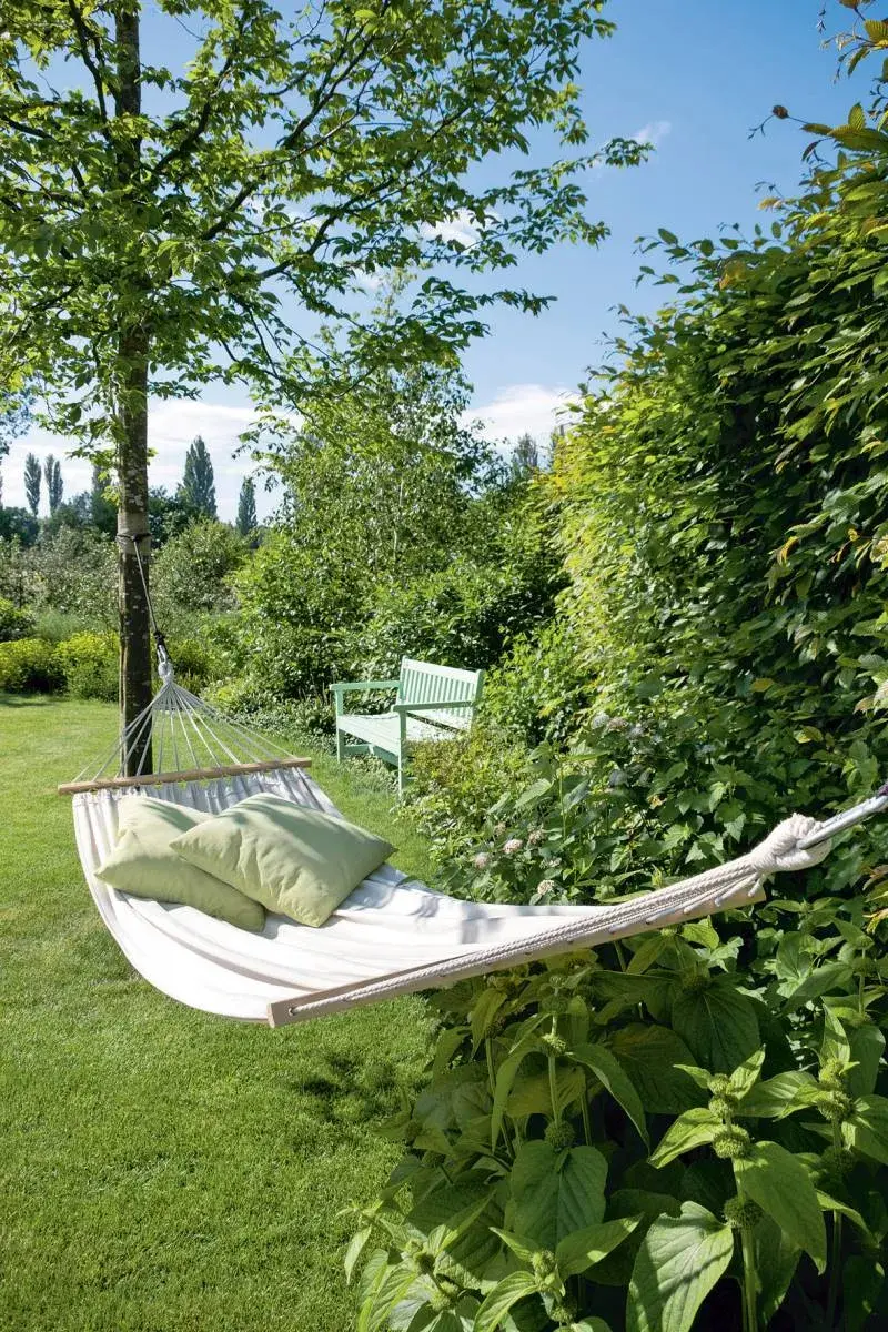 Houpací síť a lavička