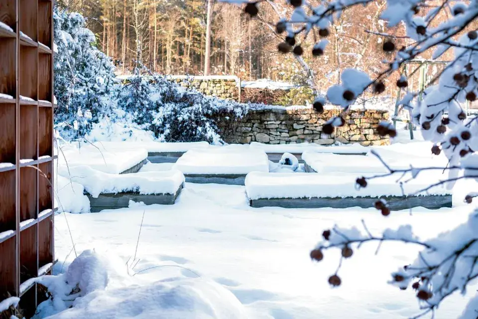 Zvýšené záhony pod sněhem